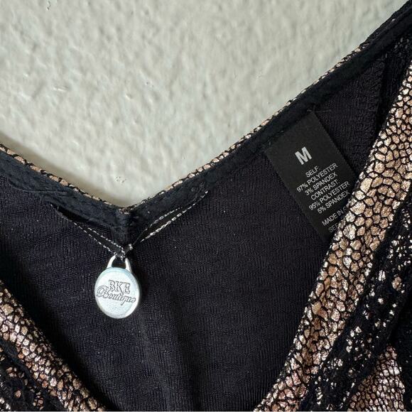 BKE Boutique Metallic Gold & Black Lace Cut Out Top Size Medium - Picture 4 of 4